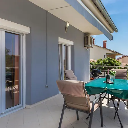 2 Bedroom Gorgeous Apartment In Fazana * Stinjan