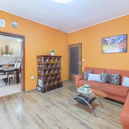 2 Bedroom Gorgeous In Fazana Апартаменты